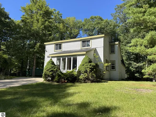 2443 Valley Rd, East Tawas, MI 48730