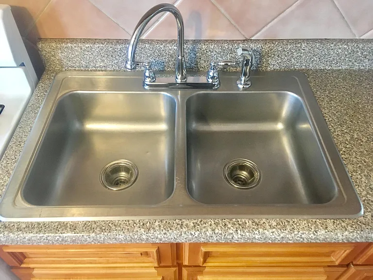 Clean double basin sink