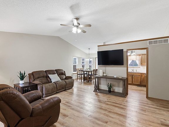 3rd image of 501 W Deerfield Cir