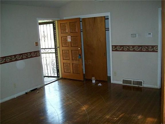 3rd image of 4829 Wooddale Ave