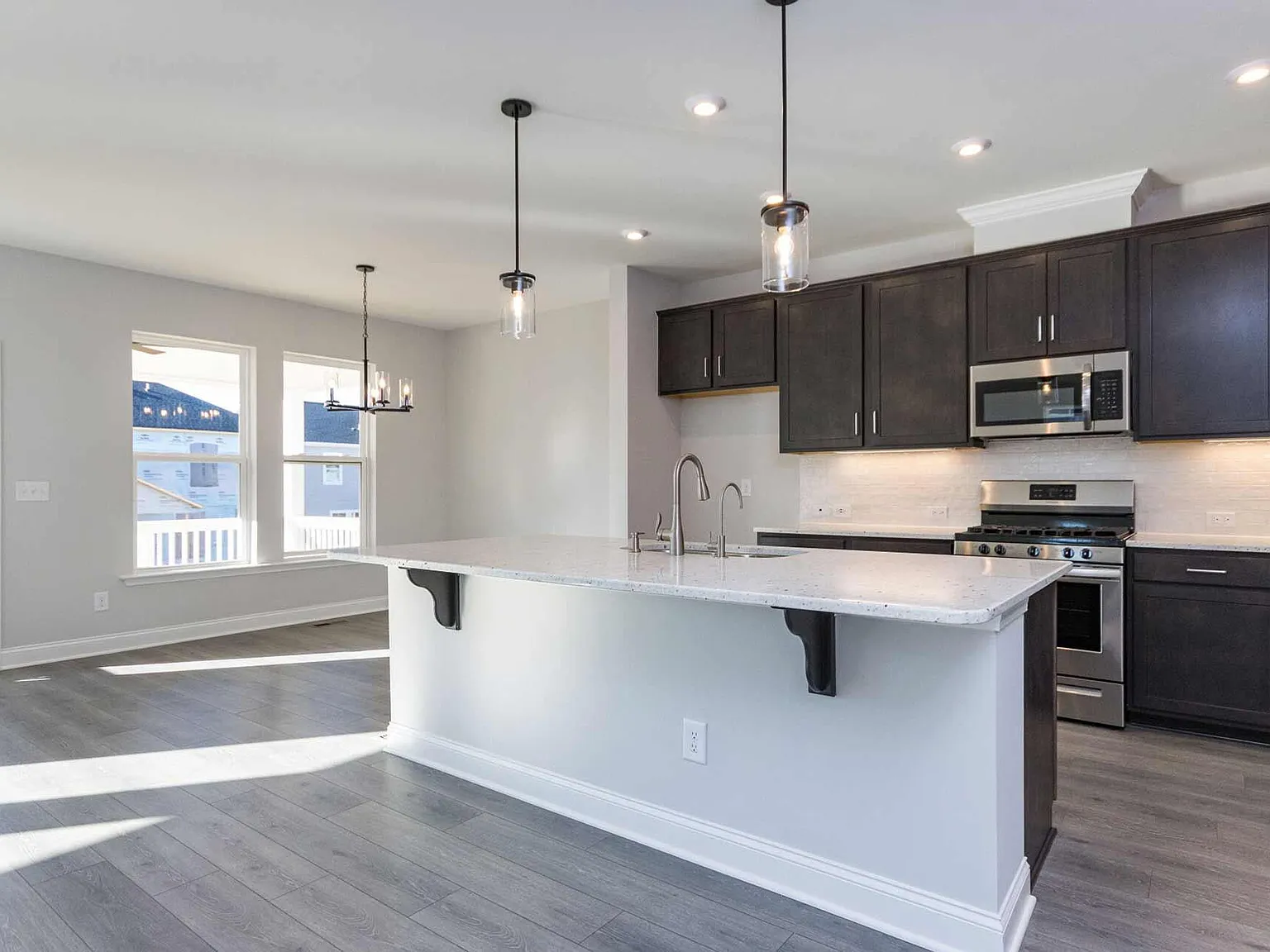 4 bed, 2.5 bath, 2414 sqft, $2,695 — Photo 4