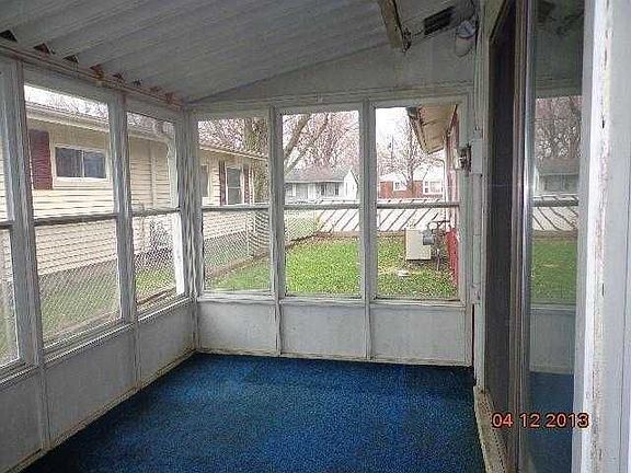 2nd image of 1608 N Larchmont Dr