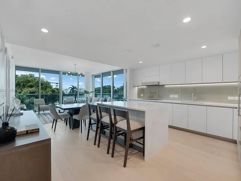 9221 E Bay Harbor Dr #412 — Photo 4