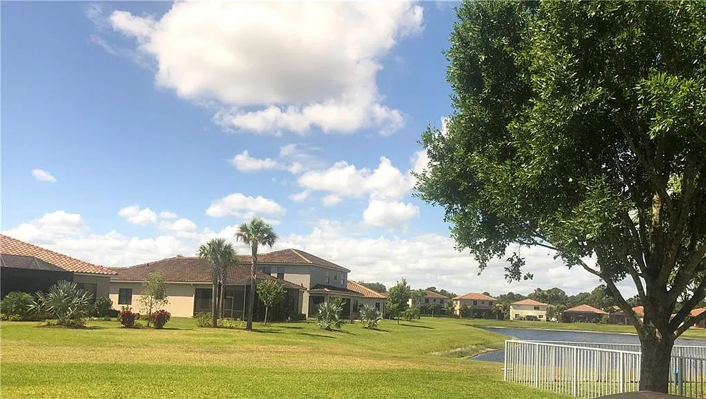 5 bed, 3100 sqft, $3,100 — Photo 2