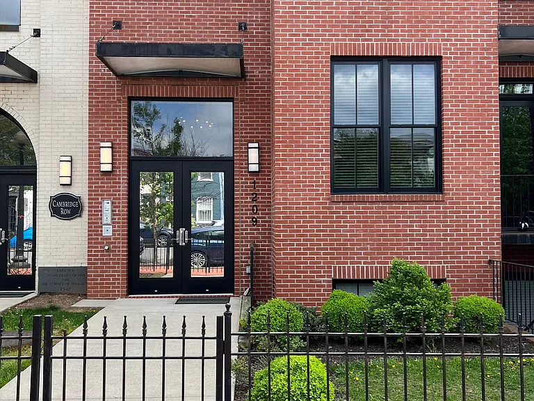 1209 G St SE #8 — Photo 30