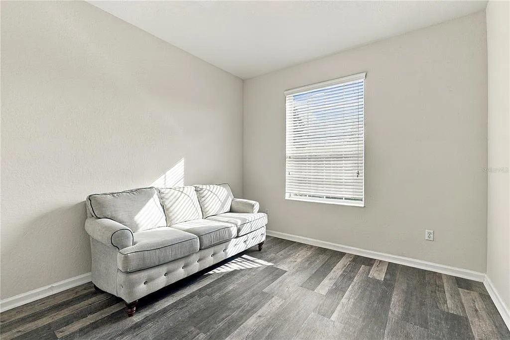 3 bed, 2.0 bath, 1247 sqft, $2,500 — Photo 3