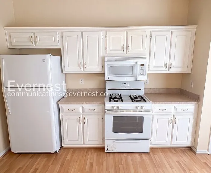 10718 Barberry Dr — Photo 3