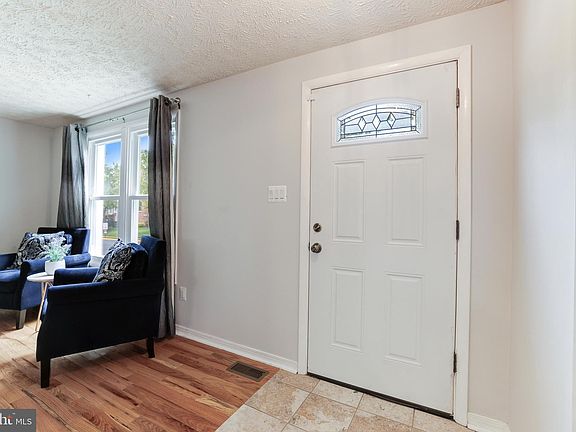 5th image of 14100 Red River Dr