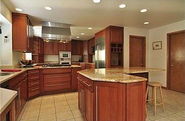 2nd image of 709 Parkwood Ct