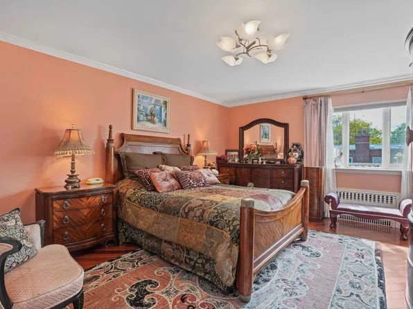 2514 Hubbard Street image 9 of 30