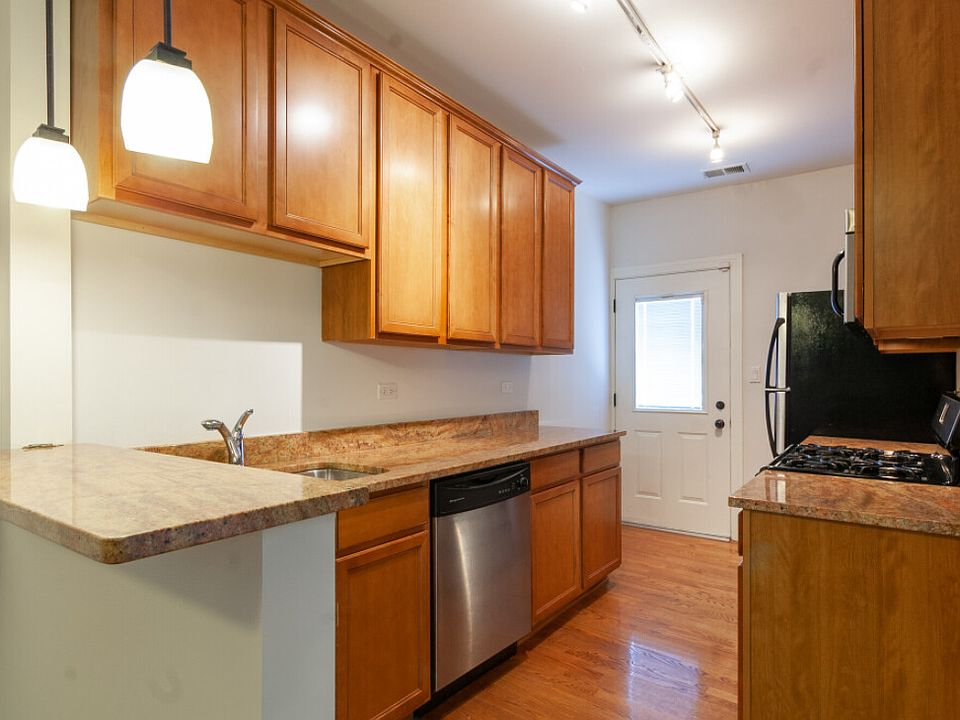 1st image of 3437 N Lakewood Ave #2F