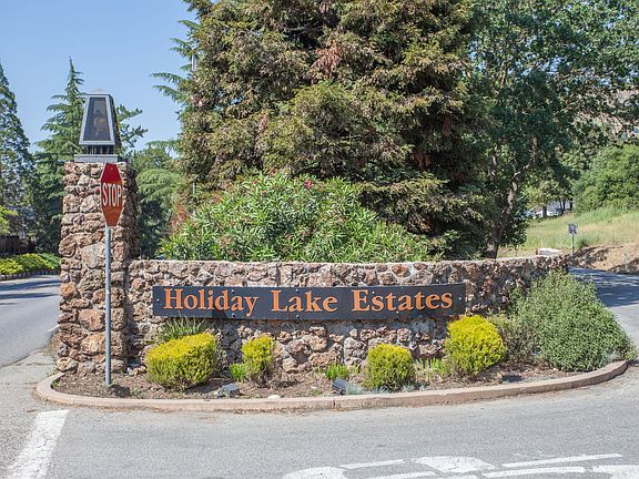 3rd image of 17715 Holiday Dr