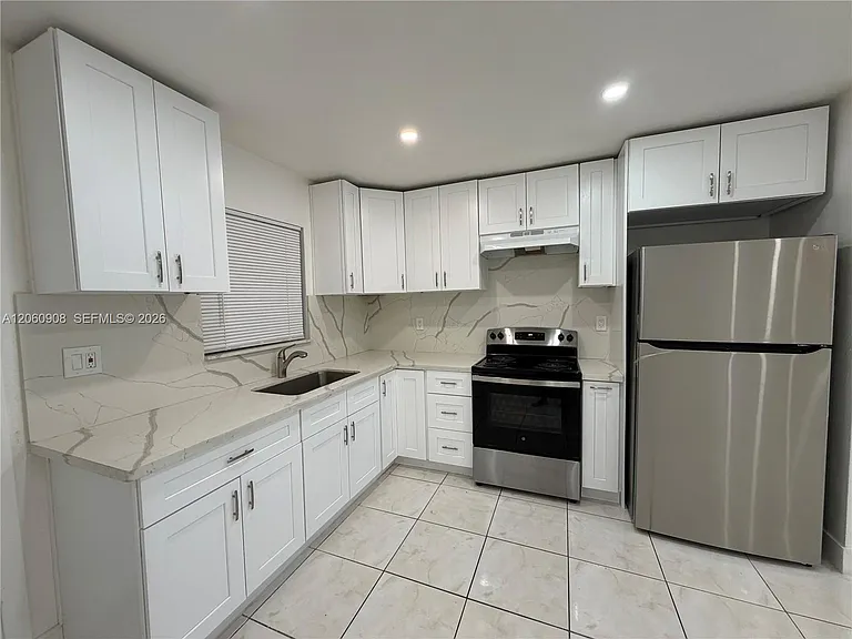 732 SW 6th St #732 — Photo 2
