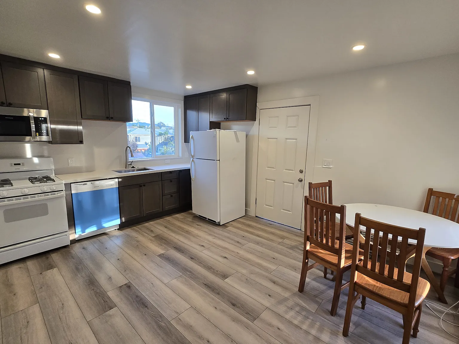 1049 56th St APT 1 photo 1