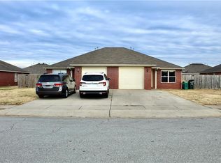 208 E Southern Trace Dr, Rogers, AR 72758