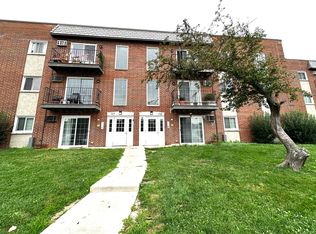 105 W Elk Trl APT 105, Carol Stream, IL 60188