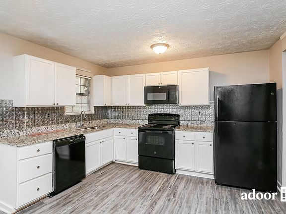 3rd image of 552 Saddlewood Dr