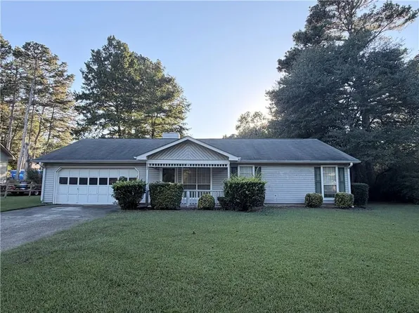 1197 Granite Ln, Loganville, GA 30052