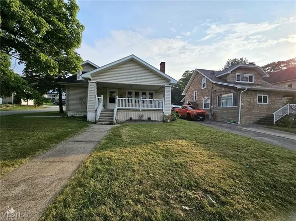 396 W Wood St, Lowellville, OH 44436