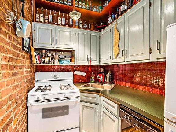3rd image of 441 W 22nd St APT 1A