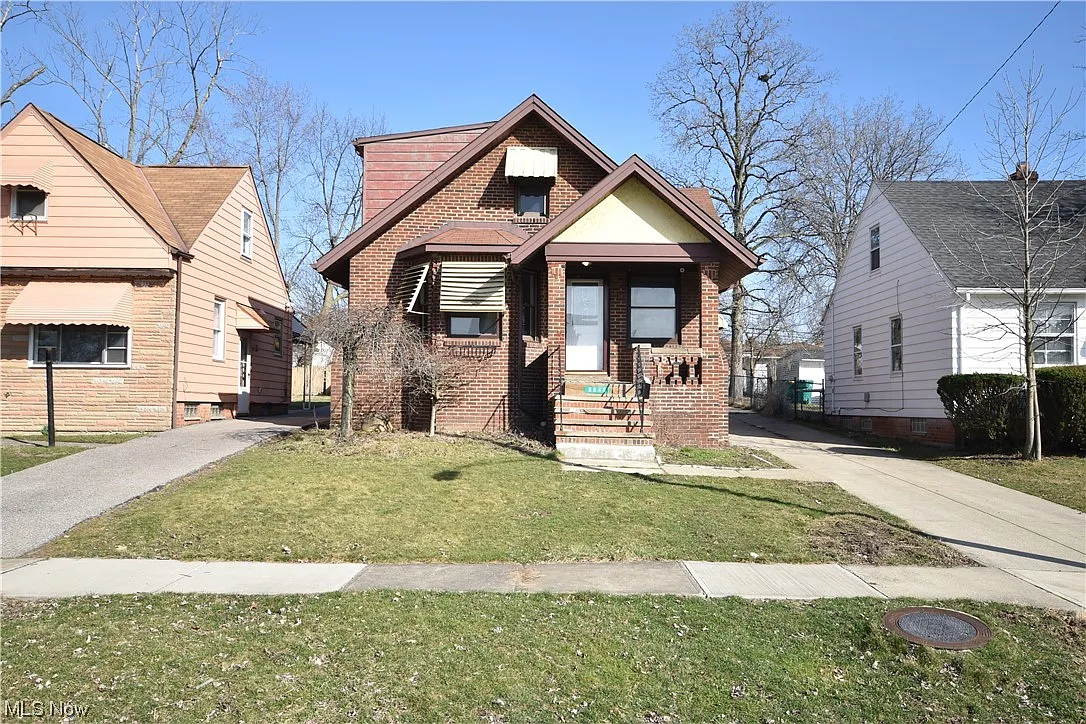 5049 Thomas St photo 1
