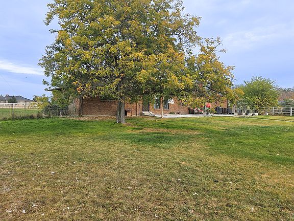3rd image of 6907 Wright Ln