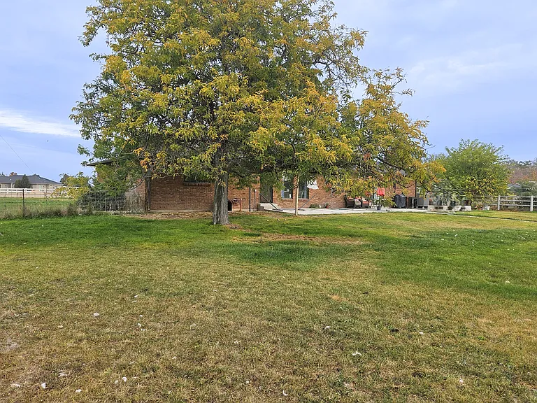 6907 Wright Ln — Photo 3