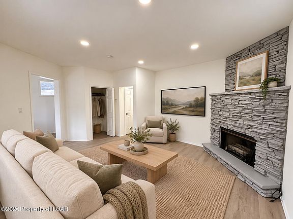 3rd image of 42 Knox St