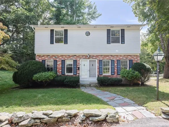 8 Wolf Hill Rd, Smithfield, RI 02917