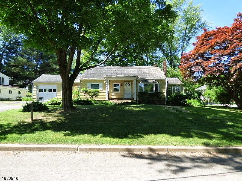 1st image of 51 Lakeshore Dr