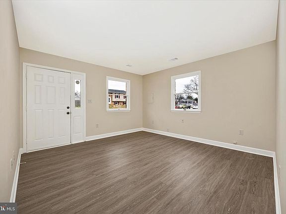 5th image of 351 Yorkshire Dr