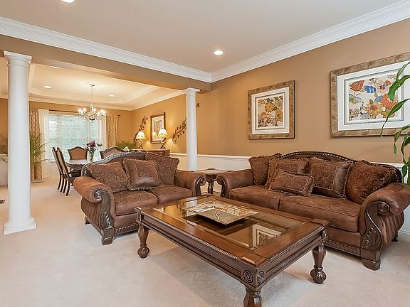 4th image of 165 Endean Dr