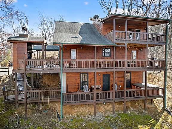 3rd image of 225 Eagles Nest Ln