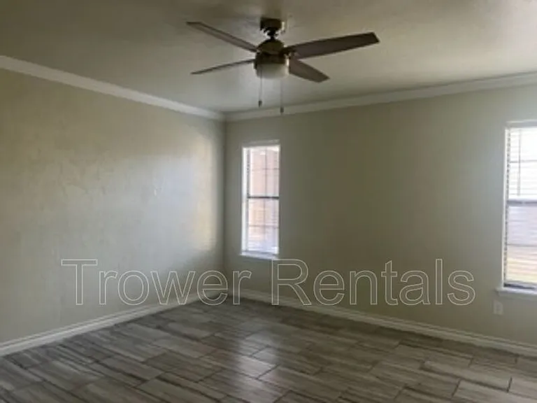 4011 E Everglade Ave — Photo 16