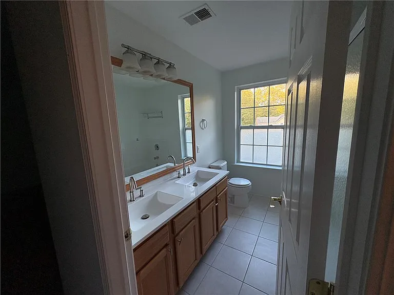 2146 Bedford Dr — Photo 12
