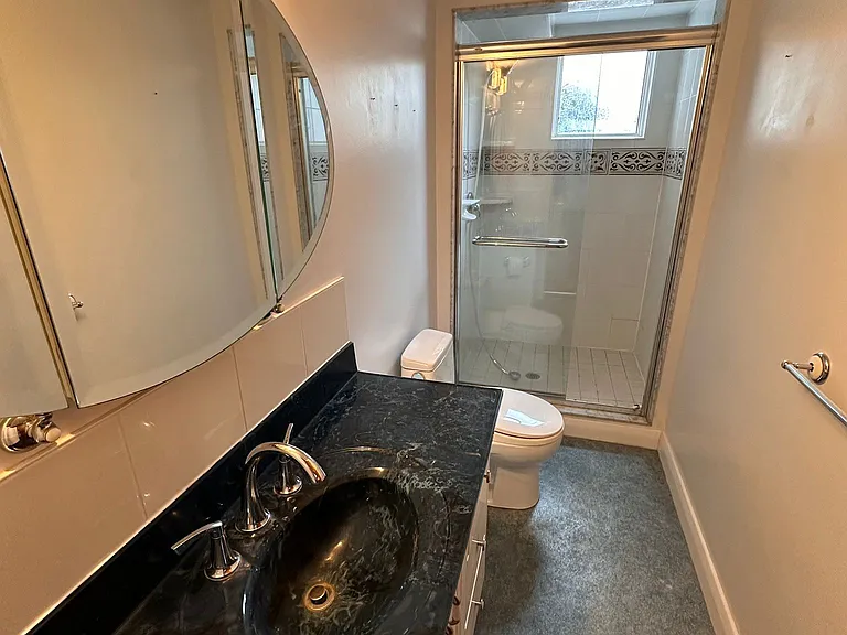 404 Trent St W — Photo 25