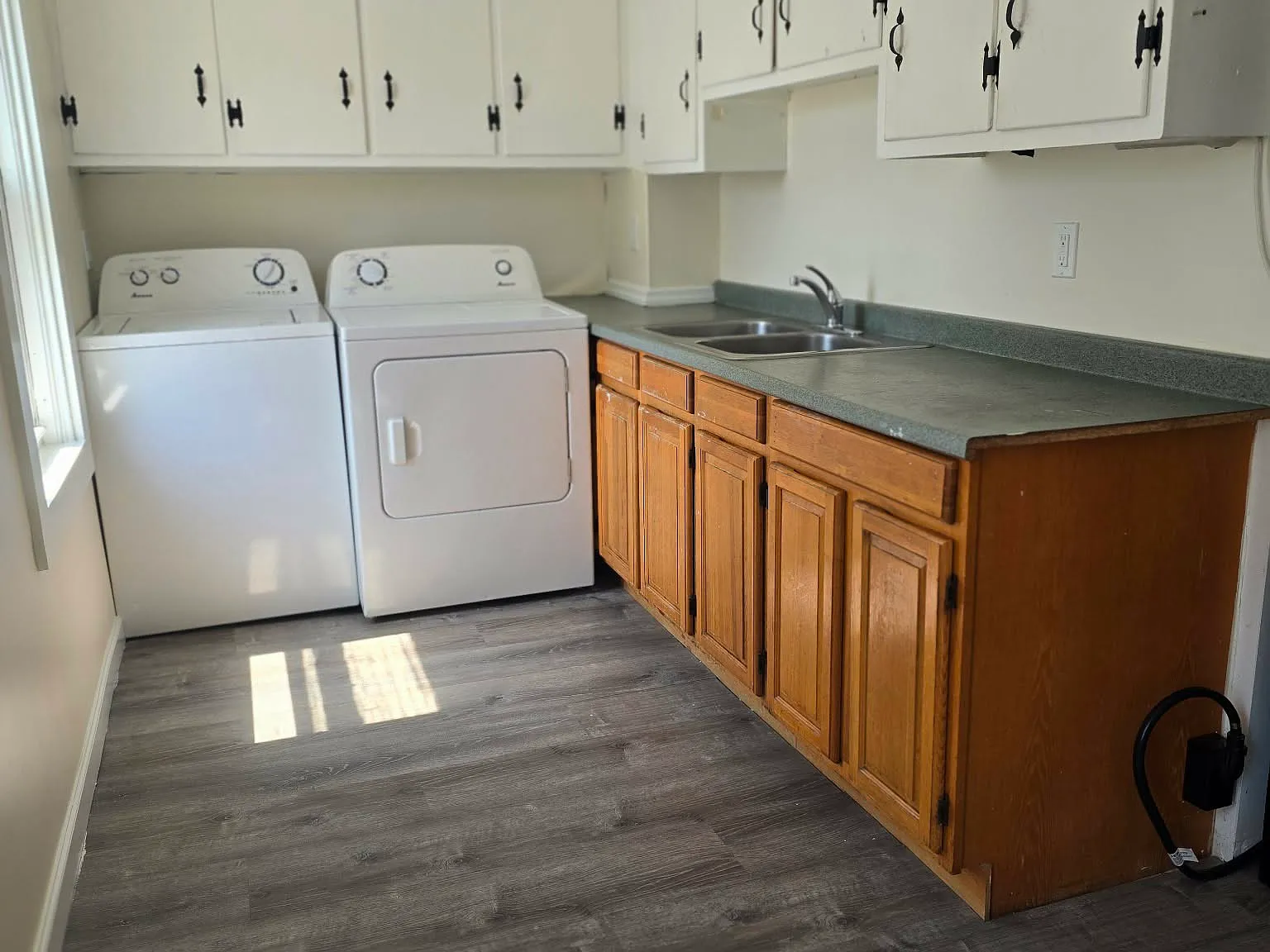4 bed, 1860 sqft, $2,100 — Photo 2