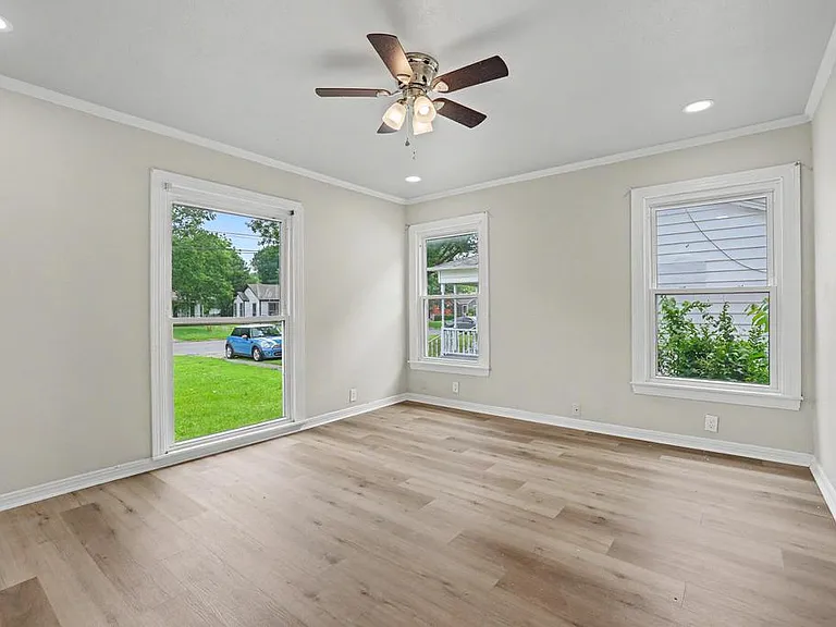 1112 N Lockhart St — Photo 19