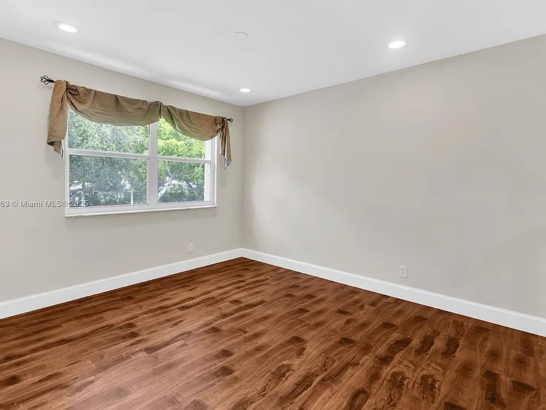 10766 Crescendo Cir #X — Photo 11