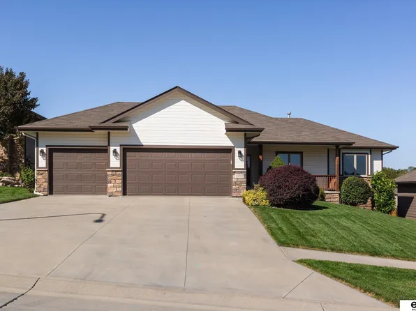 19506 Cottonwood Cir, Elkhorn, NE 68022