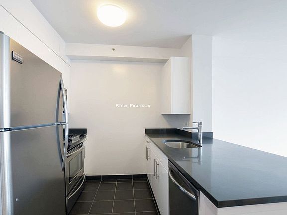 4th image of 4545 Center Blvd APT 3908