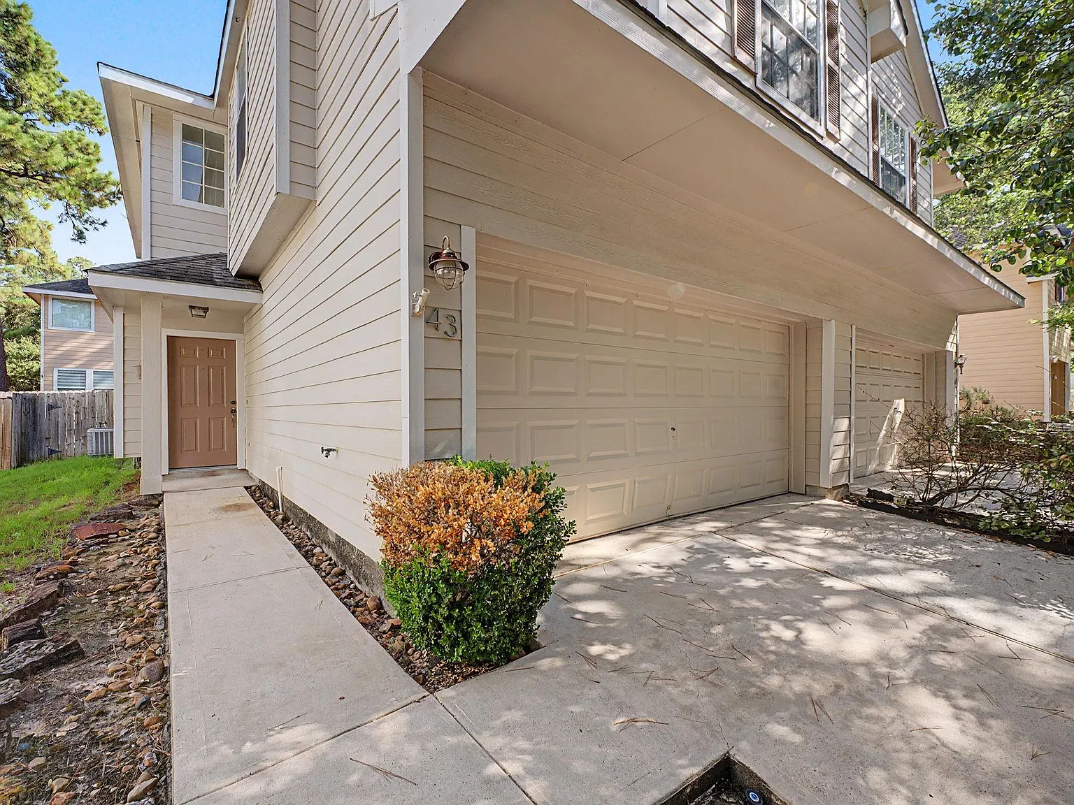 3 bed, 2.5 bath, 1657 sqft, $2,100 — Photo 2