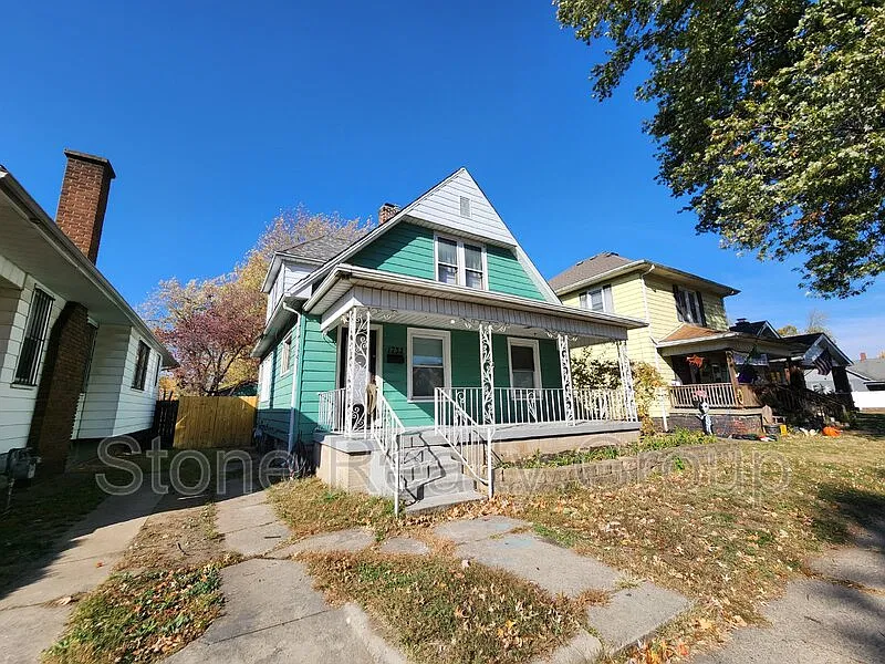 4 bed, 1.0 bath, $1,200 — Photo 2