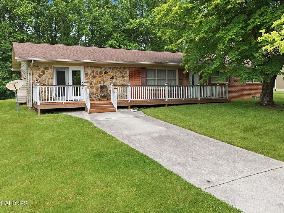 1st image of 815 Stephens Rd