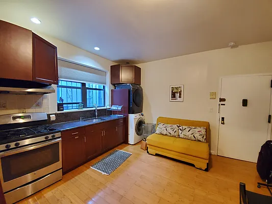 Rented by Astoria Realty | media 6