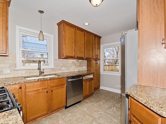4th image of 7224 N Kilpatrick Ave