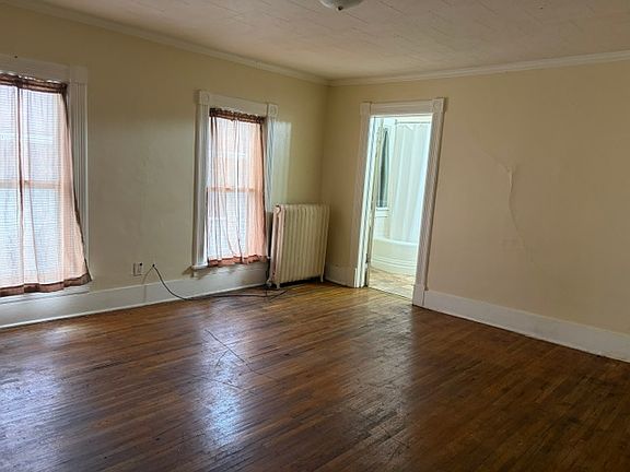 4th image of 828 W 4th St #2