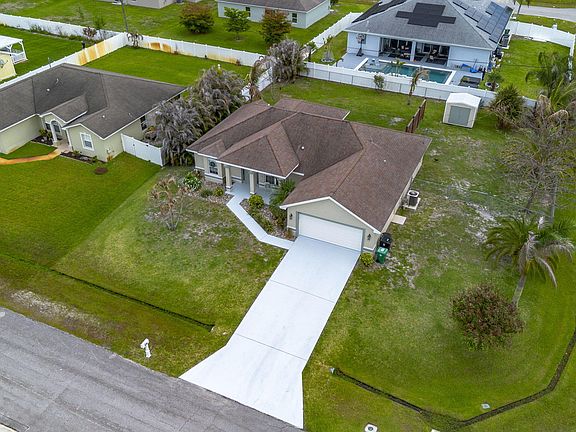 2nd image of 270 SW Parish Terrace