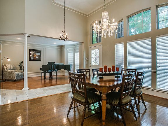 4th image of 2671 Daisy Ln