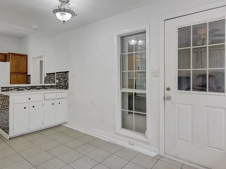 204 Barker St — Photo 29